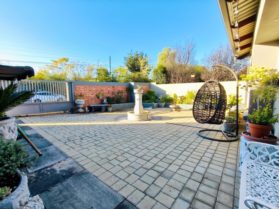 3 Bedroom Property for Sale in Mooivallei Park North West
